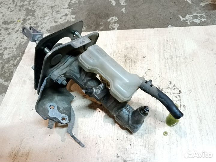 Цилиндр тормозной главный на Лексус LS 09г