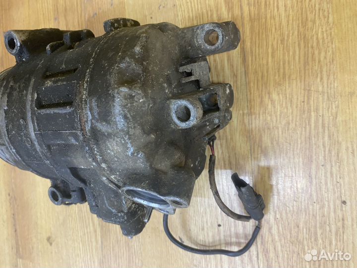 Компрессор кондиционера BMW X5 E70 X6 E71 F01 F02