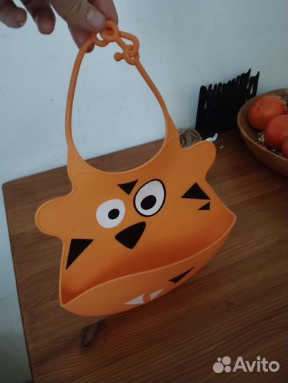 Слюнявчик силиконовый