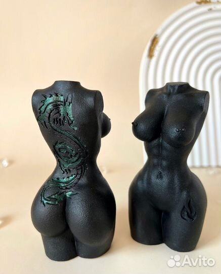 Статуэтка гипсовая девушка с татуировкой дракона