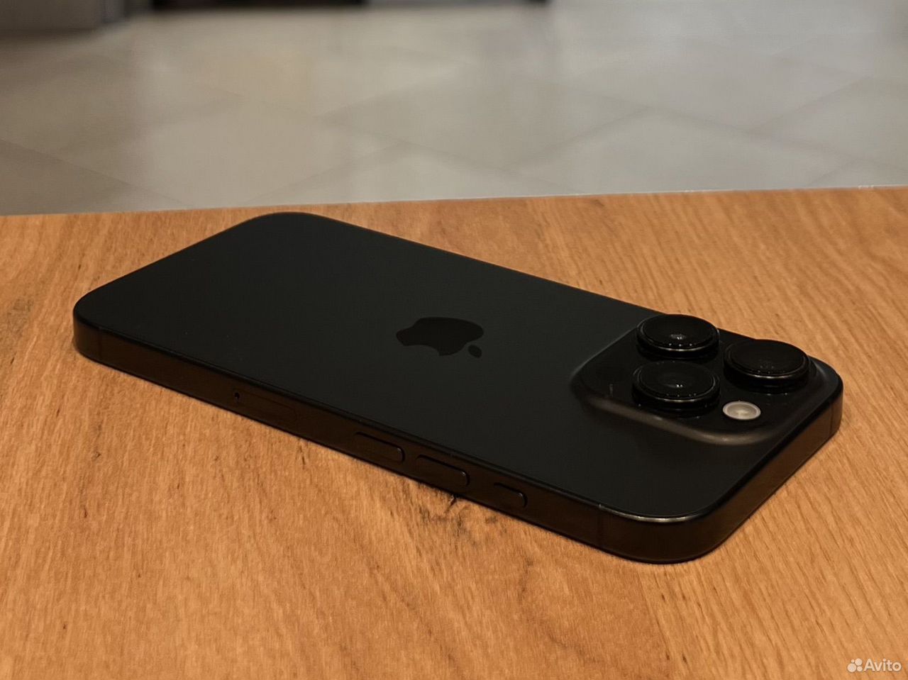 iPhone 16 Pro, 256 ГБ, SIM + eSIM