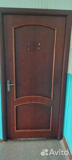 Дверь входная деревянная с коробкой