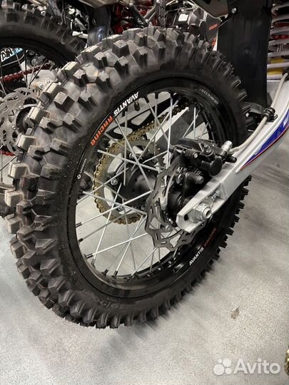 Мощный эндуро Avantis A4 (PR300) 2024