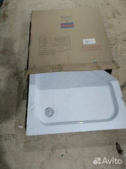 Душевой поддон 90х90