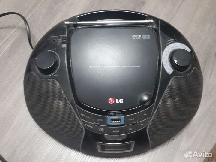 Стильная портативная магнитола