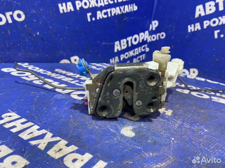 Передний правый замок двери Nissan Almera N15