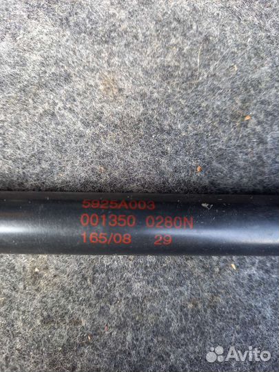 Амортизатор крышки багажника на митсубиси лансер