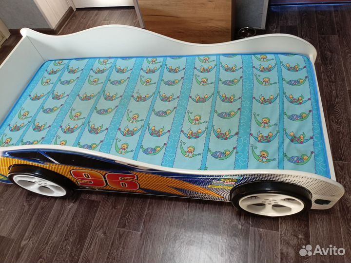 Детская кровать машина бу с матрасом