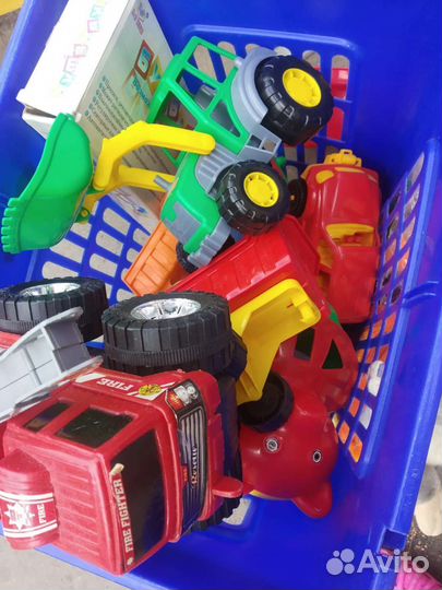 Ящик с игрушками