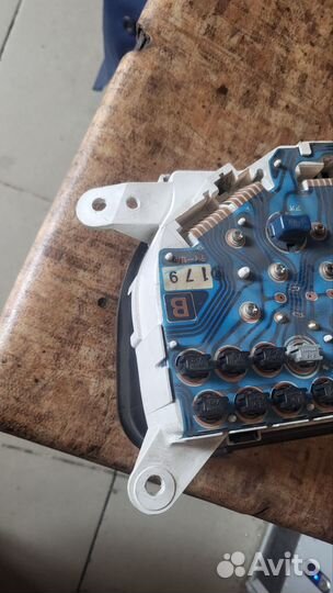 Приборная панель Toyota Land Cruiser 90