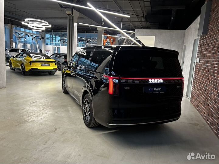 Zeekr 009 789 л.с. AT, 2024