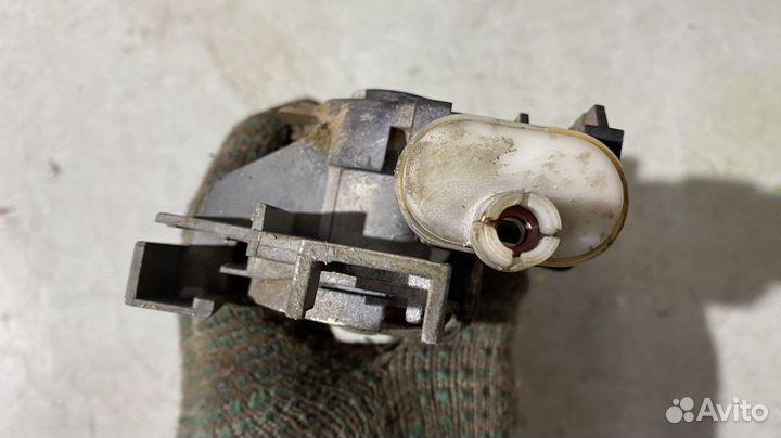 Ручка крышки багажника Mercedes Benz W210