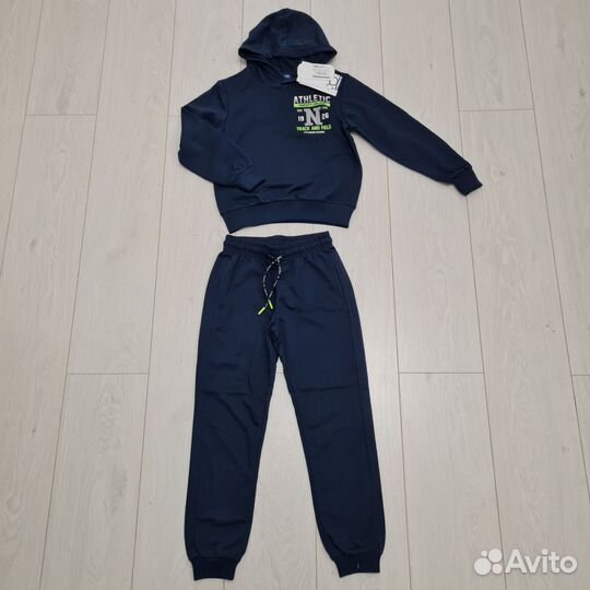 Пакетом новые вещи 128р. Третий