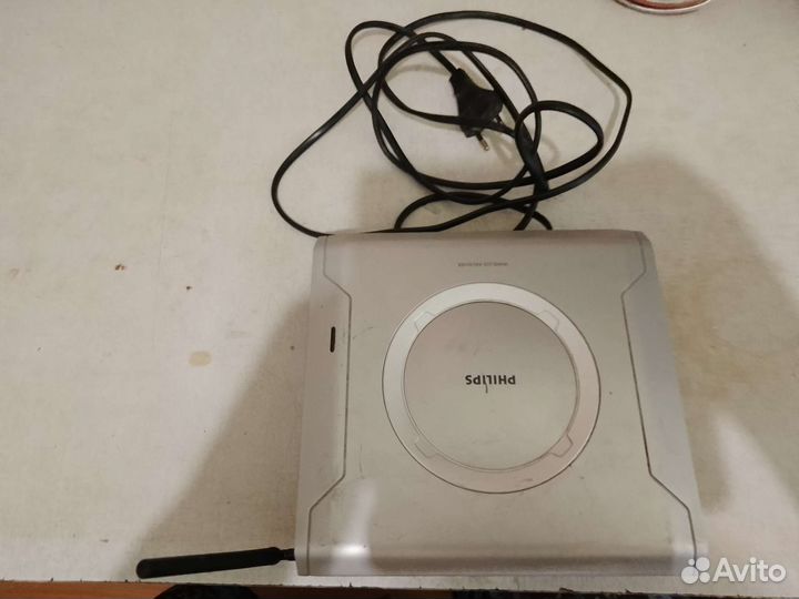 Роутер в наличии 3 штуки. Цена за один