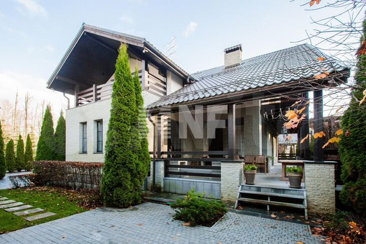 Дом 800 м² на участке 16 сот.