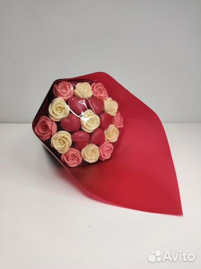 Шоколадные Розы и Сердца - 19 шт в Букете