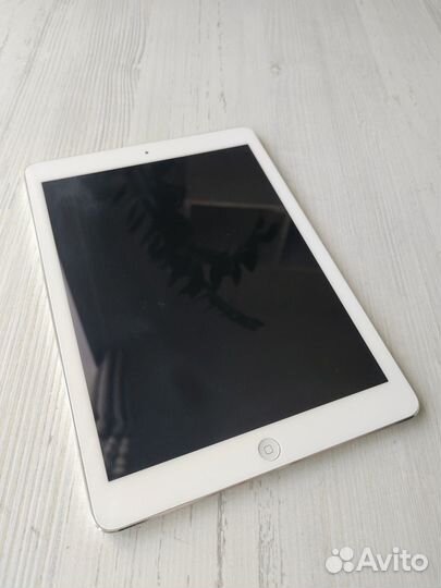 Планшет Apple iPad Air 32Gb Wi-Fi MD789RU/A