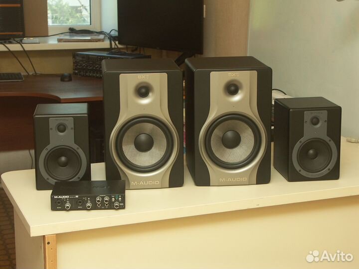 Комплект студийных мониторов M-Audio BX8 + BX5a