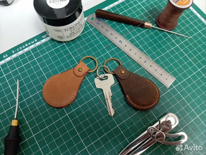 Кожаный брелок-чехол по магнитку