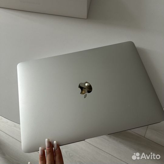 Apple MacBook Air 13-inch 2020