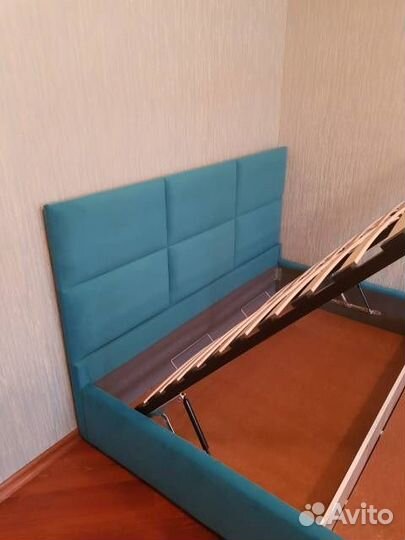 Кровать двухспальная с подьемным механизмом