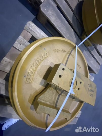 Колесо направляющее,ленивец komatsu D63E-12