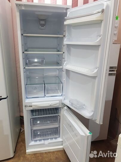 Встроенный холодильник бу Ariston