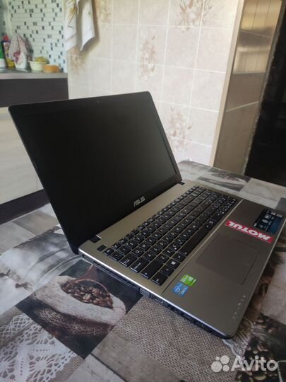 Ноутбук asus X550C,HDD 750,gb озу 8gb,gt720 2gb