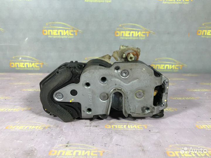 Замок двери задний правый Opel Astra J