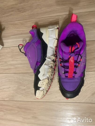 Кроссовки женские