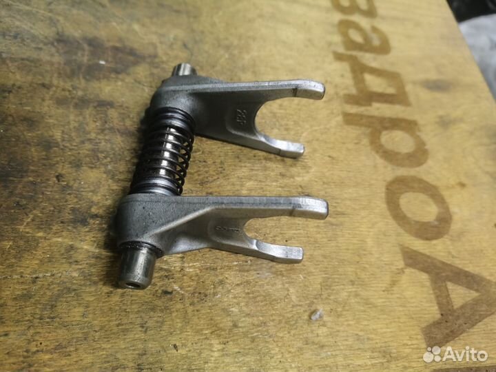 Ось с вилками в сборе Yamaha Grizzli 700