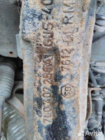 Кулаки поворотные передние Volkswagen Touareg 1 7L