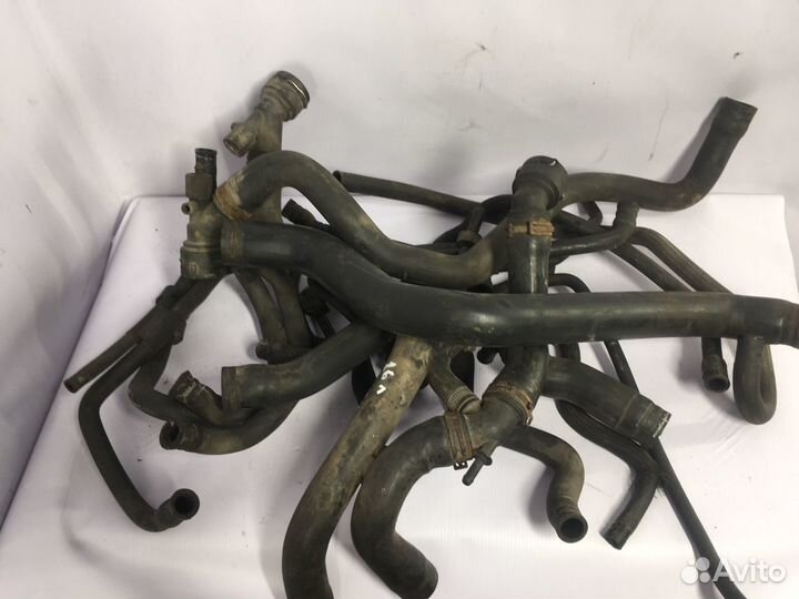 Патрубок системы охлаждения VolksWagen Golf 4