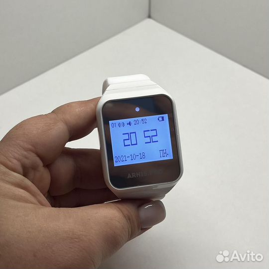 Белый пейджер-часы для вызова персонала