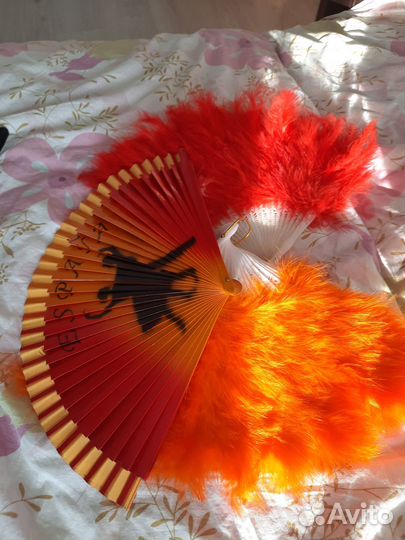 3 веера: 2 из перьев страуса + из дерева, Спешите