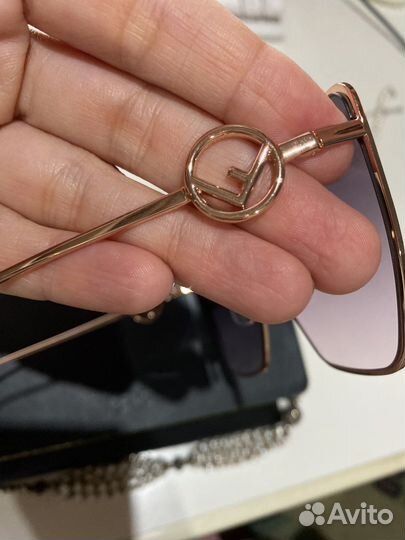 Солнцезащитные очки fendi