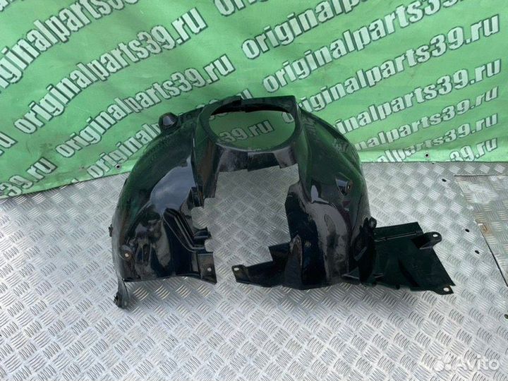 Подкрылок передний правый Mercedes-Benz C-Class