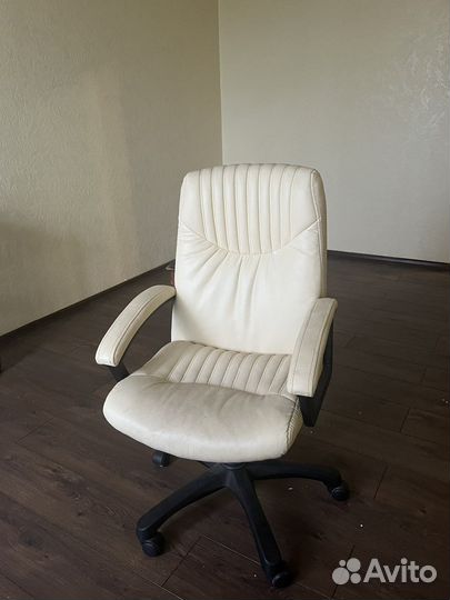 Продается офисное кресло