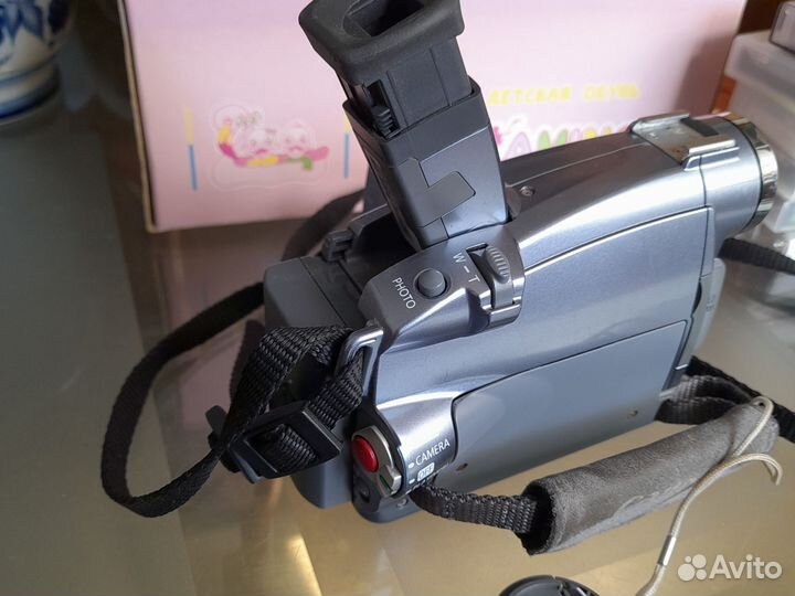 Цифровая видеокамера Canon MV 700i