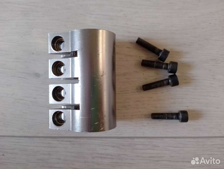 Зажим для трюкового самоката