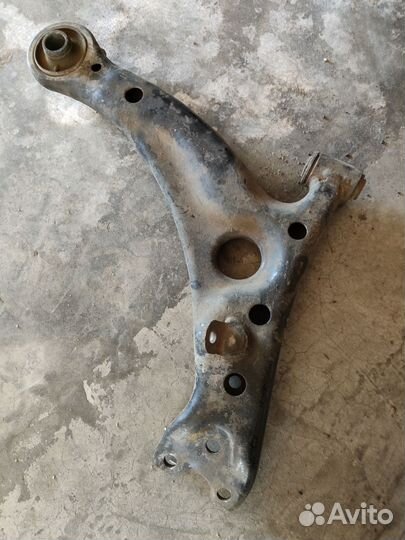 Рычаг передний