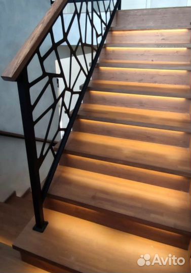 Деревянная лестница. Под ключ
