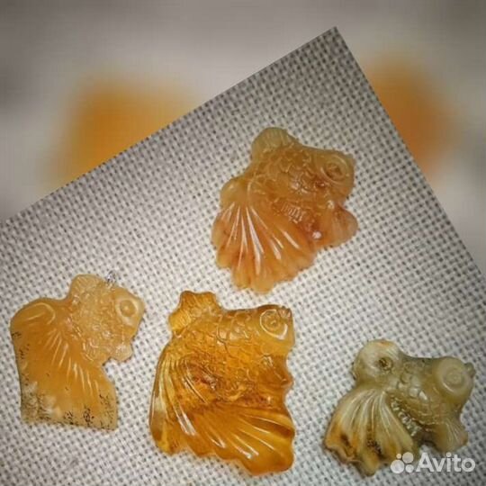 Кулон из Янтаря Золотая рыбка