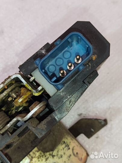 Замок задней левой двери bmw 5 e34