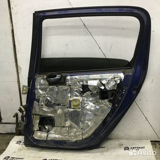Задняя правая дверь Пежо 307