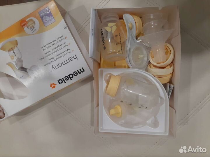 Молокоотсос medela ручной и бутылочка medela