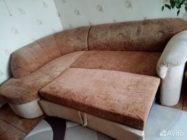 Диван угловой с оттоманкой