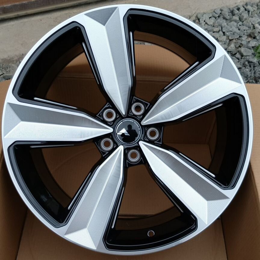 Литые диски Flow Form 8×R18 5×114.3