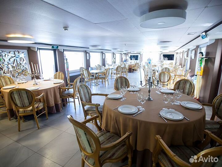 Аренда яхты Пальма Де Сочи для банкета и фуршета