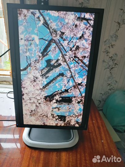 Монитор с регулируемой подставкой Acer v223w